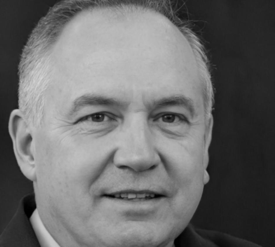 Henrik Falkenrath, Senior Finanzanalyst